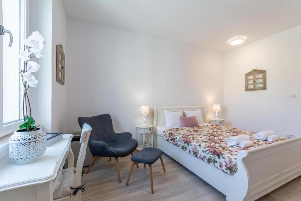 Apartments And Room Poesia Split Exteriér fotografie
